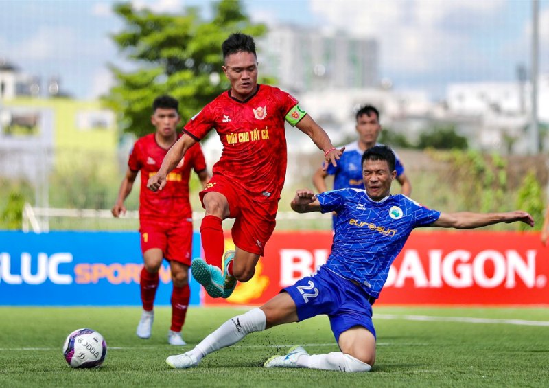 Mỗi đội bóng thi đấu lựa chọn màu đồng phục khác nhau